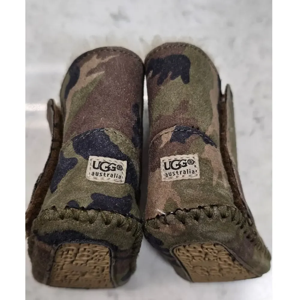 BABY UGGS CADEN CAMO BOOTS SOFT AND COZY SIZE 0/1 6-12 MONTHS